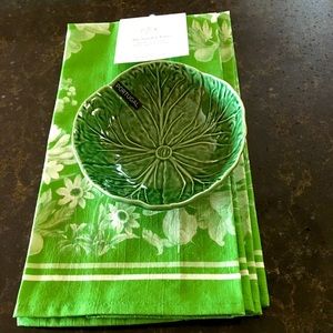 Hostess Gift Green CABBAGE Bowl FREE Green Towels